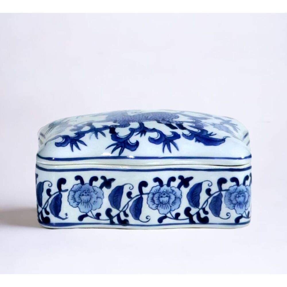 AAI Lidded Box, Chinoiserie Deer Design, Blue and White